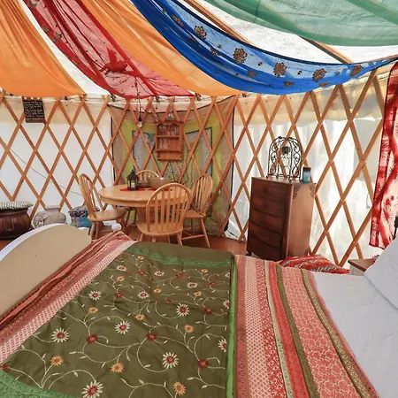 Ashkey Yurt Feriehus *